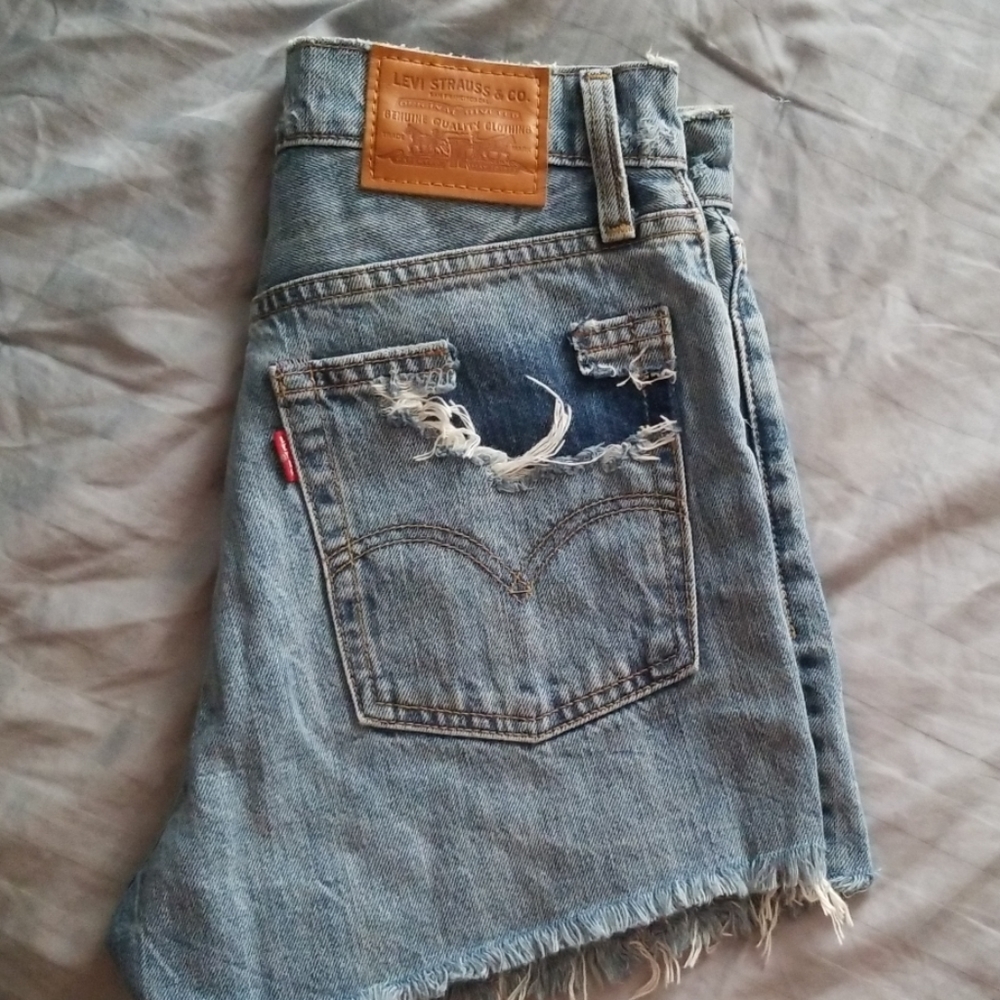 Levi short shorts